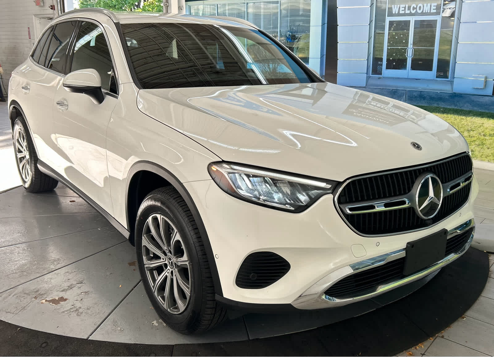 2024 Mercedes-Benz GLC 300 Image 3 of 42