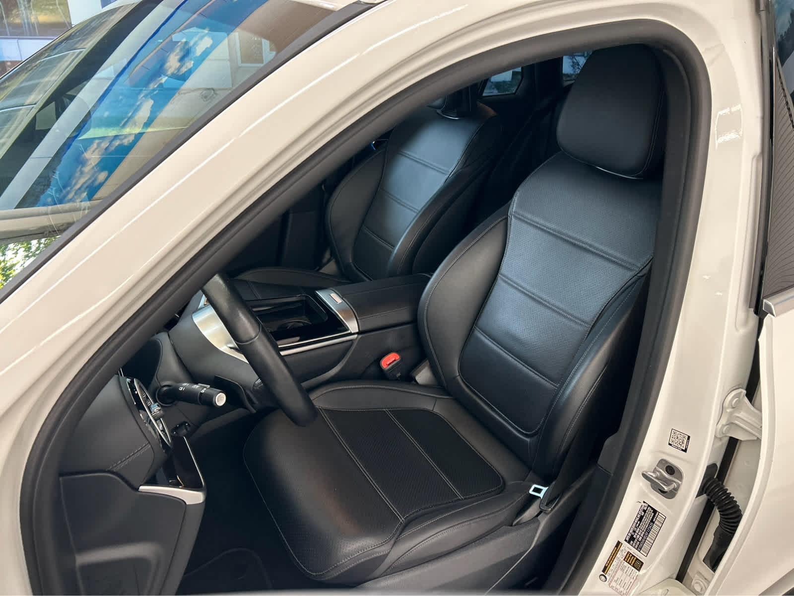 2024 Mercedes-Benz GLC 300 Image 15 of 42