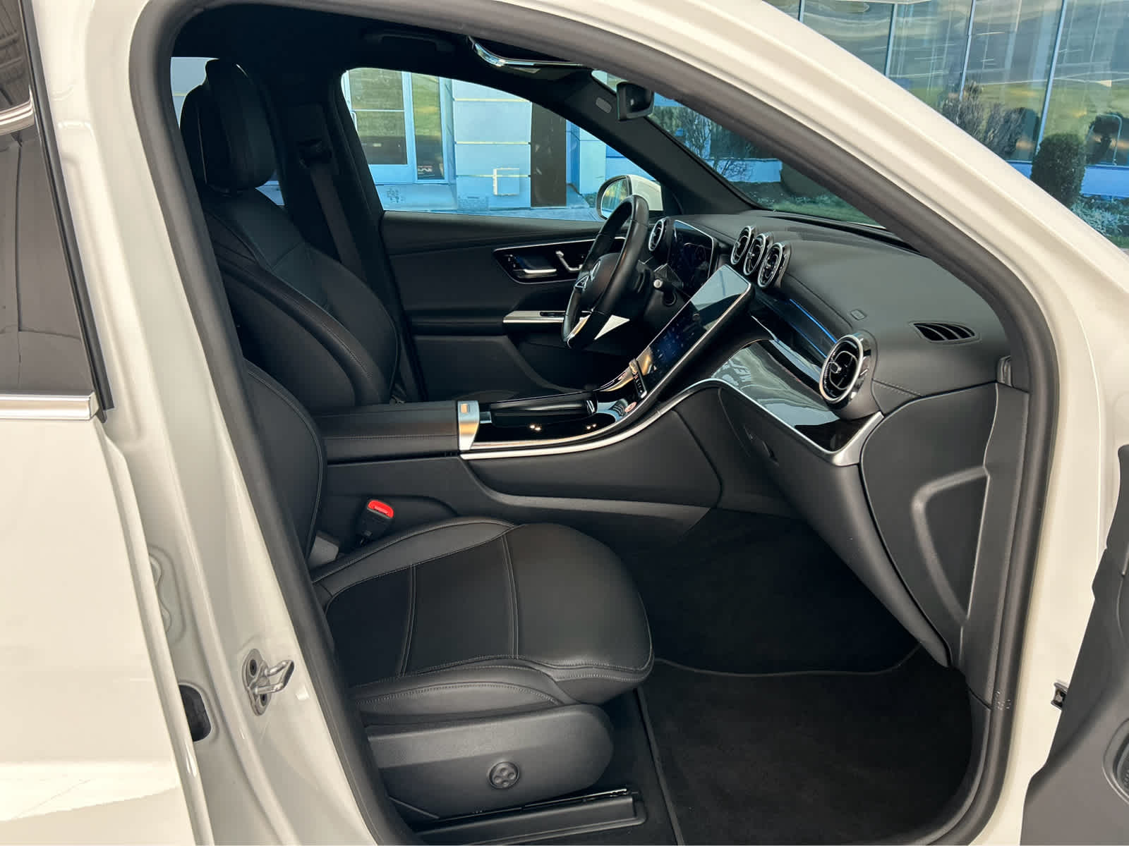 2024 Mercedes-Benz GLC 300 Image 16 of 42