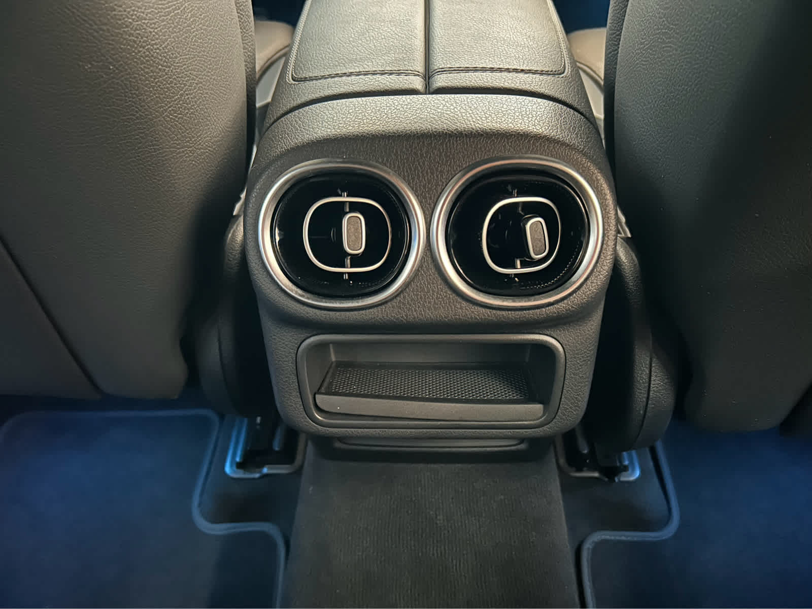 2024 Mercedes-Benz GLC 300 Image 31 of 42