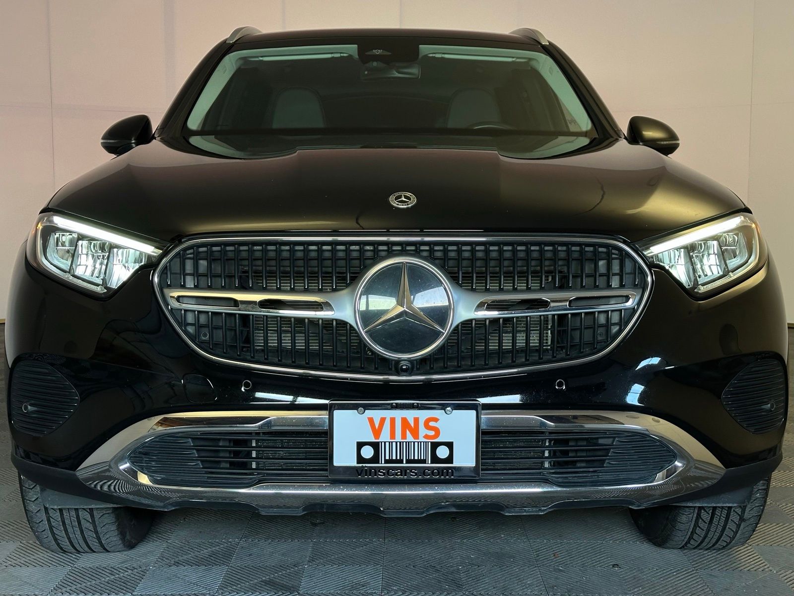 2024 Mercedes-Benz GLC 300 Image 3 of 35