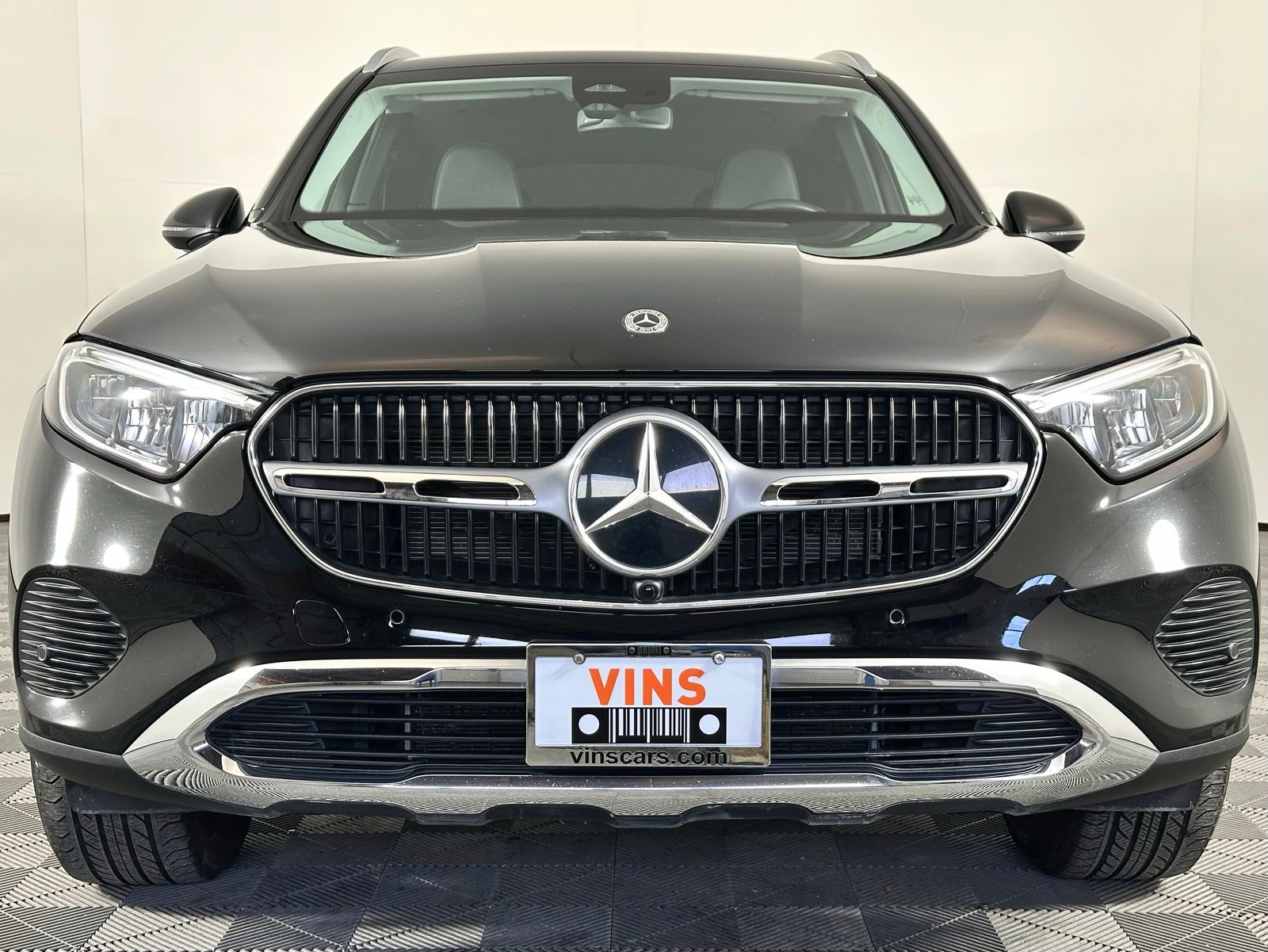 2024 Mercedes-Benz GLC 300 Image 2 of 35