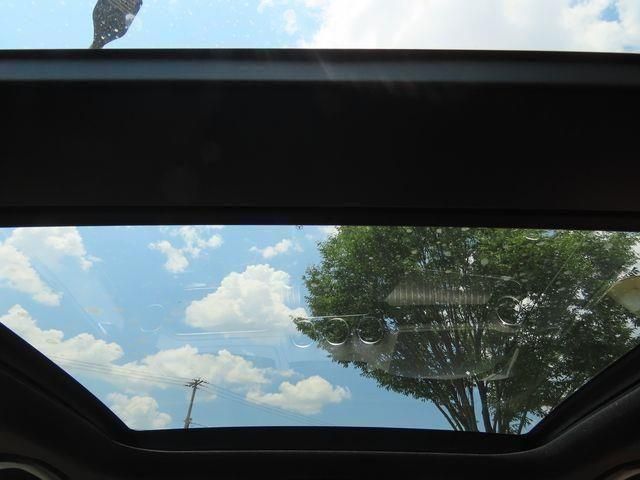 Vehicle image 10 of 25