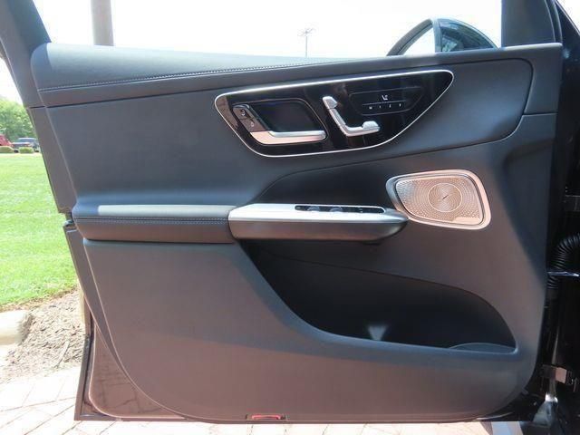 Vehicle image 12 of 25