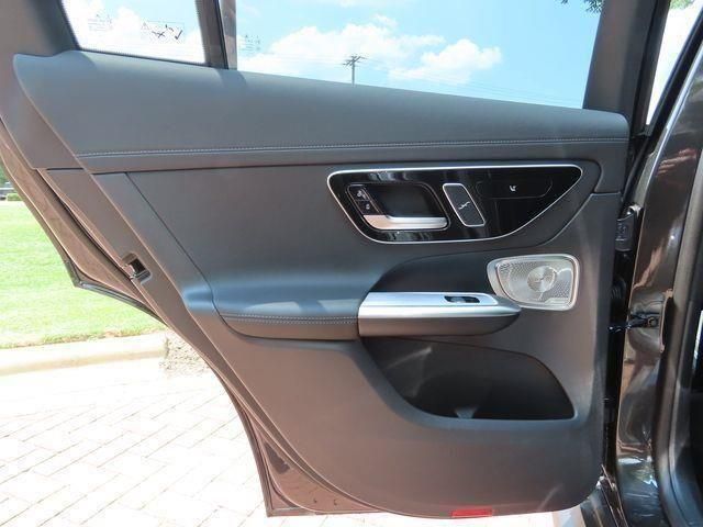 Vehicle image 7 of 25