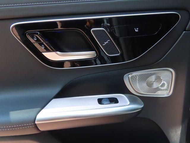 Vehicle image 8 of 25