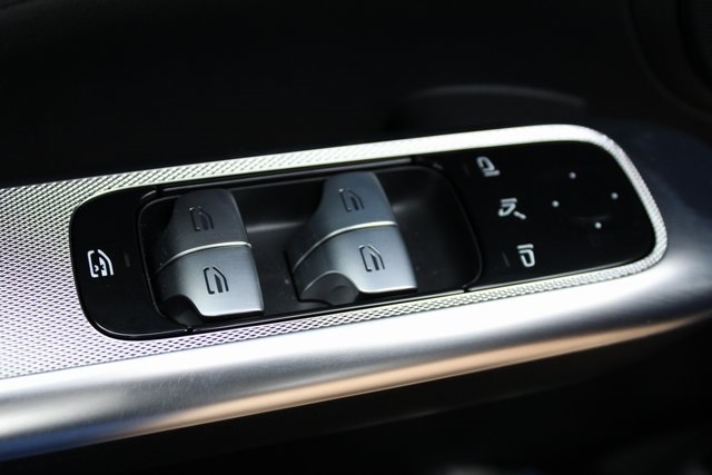 Vehicle image 15 of 42