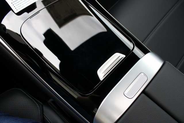 Vehicle image 19 of 42