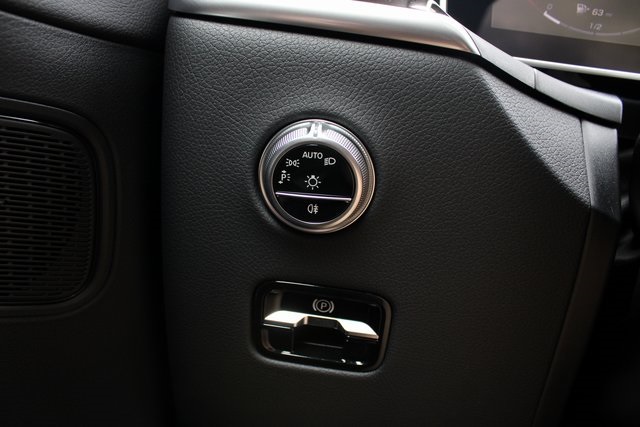 Vehicle image 16 of 42