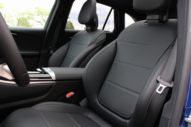 Vehicle image 21 of 42