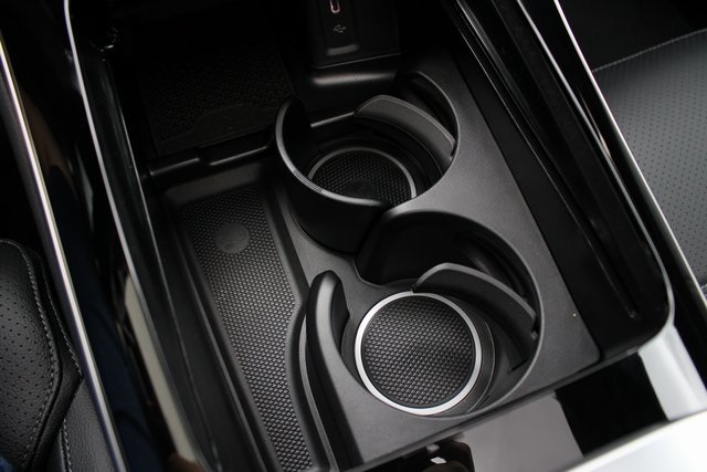 Vehicle image 20 of 42