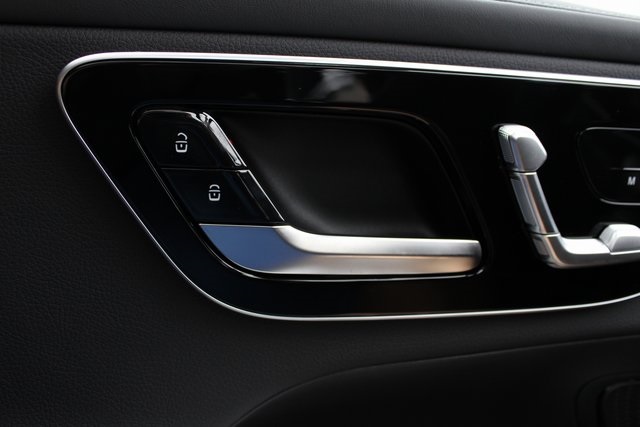 Vehicle image 14 of 42