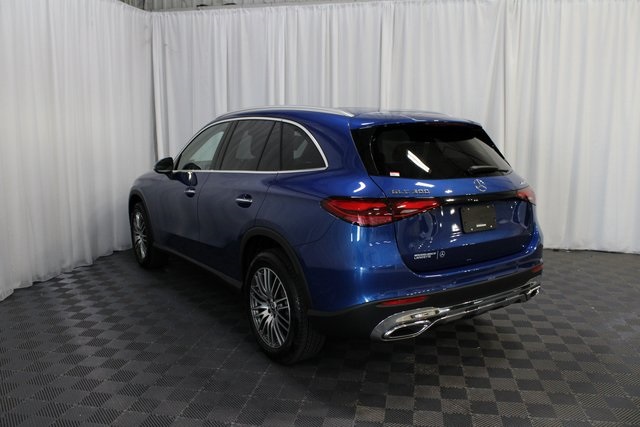 Vehicle image 33 of 42
