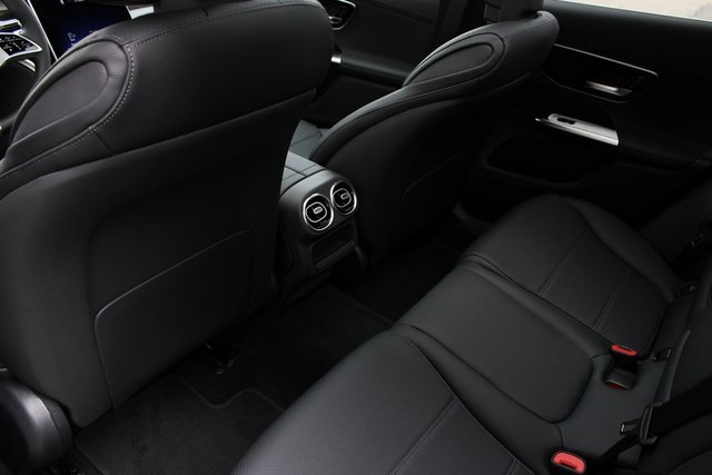 Vehicle image 26 of 42