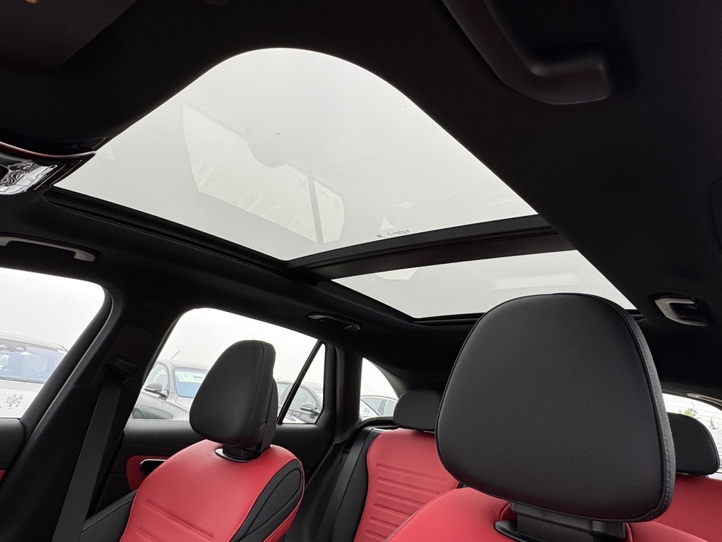 Vehicle image 21 of 29