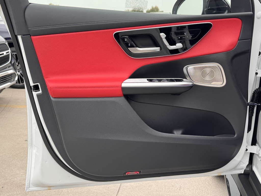 Vehicle image 17 of 29