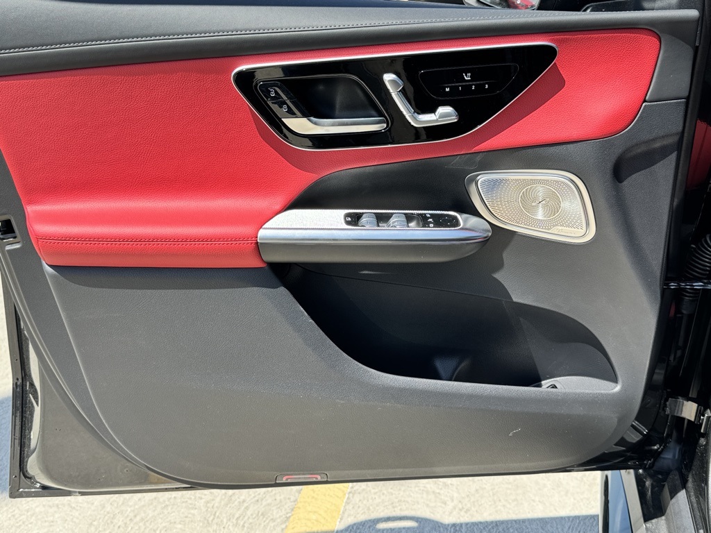 Vehicle image 19 of 38