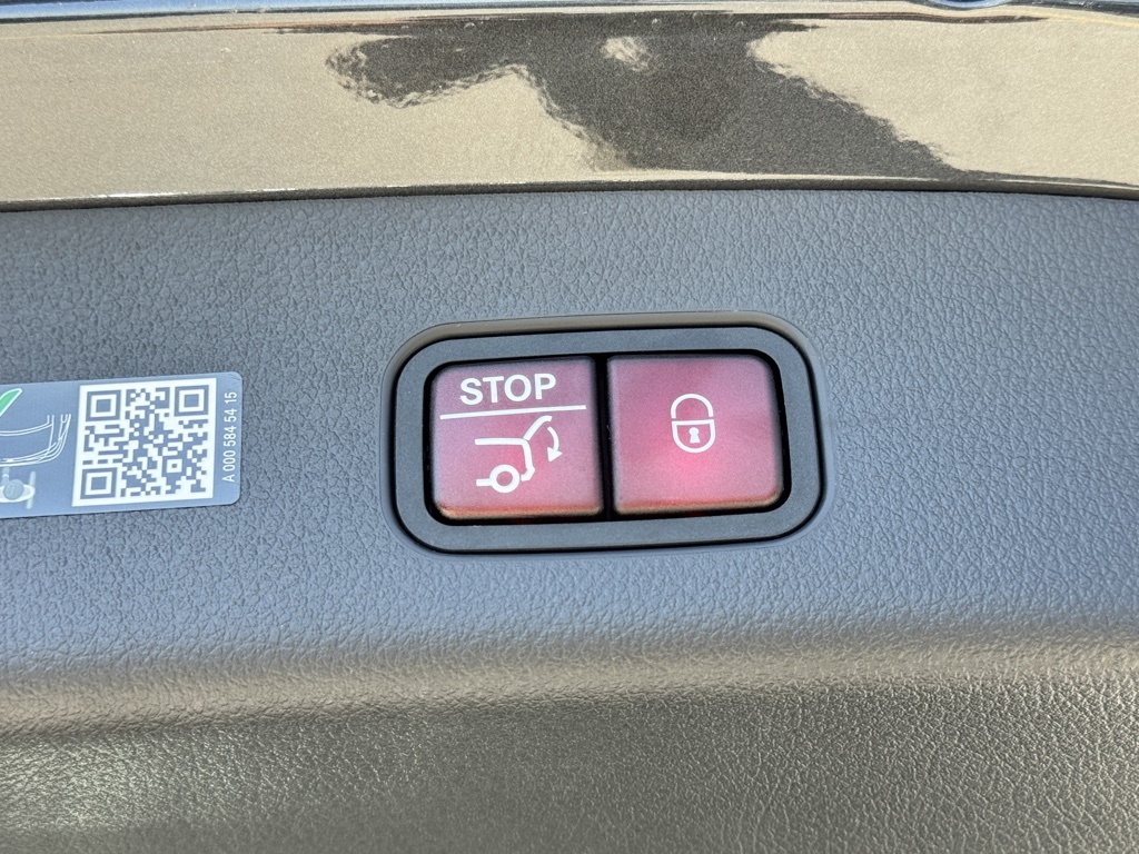 Vehicle image 17 of 38