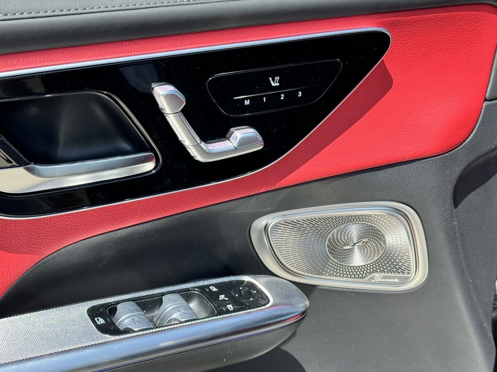 Vehicle image 20 of 38