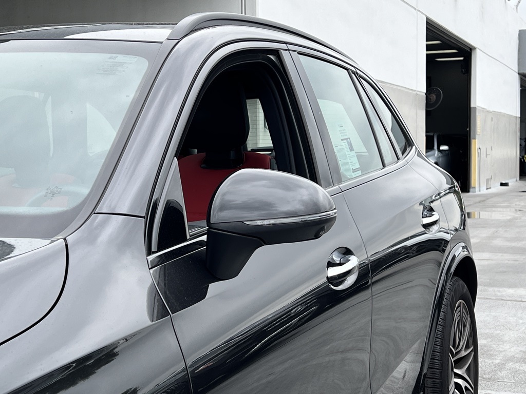 Vehicle image 12 of 32