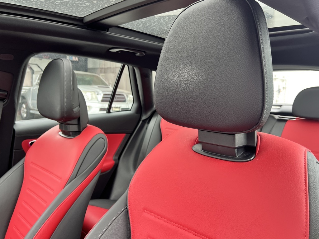 Vehicle image 22 of 32