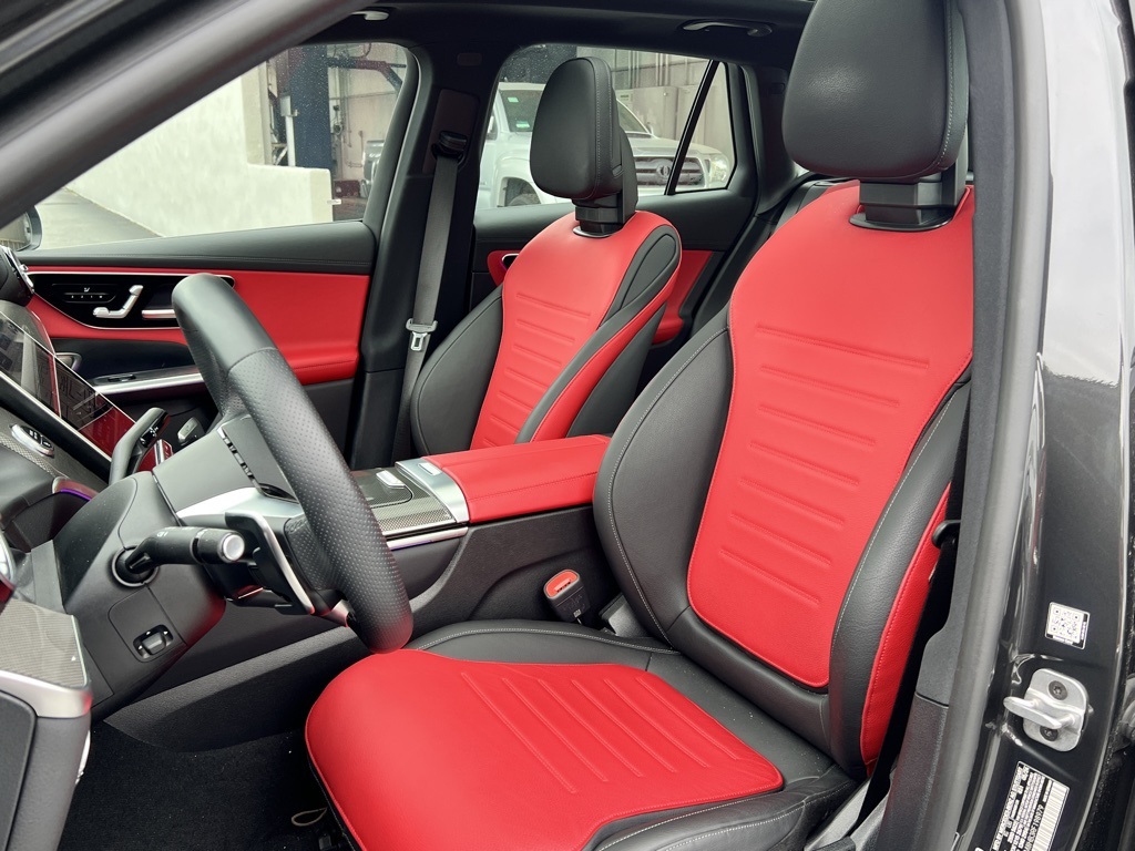 Vehicle image 21 of 32