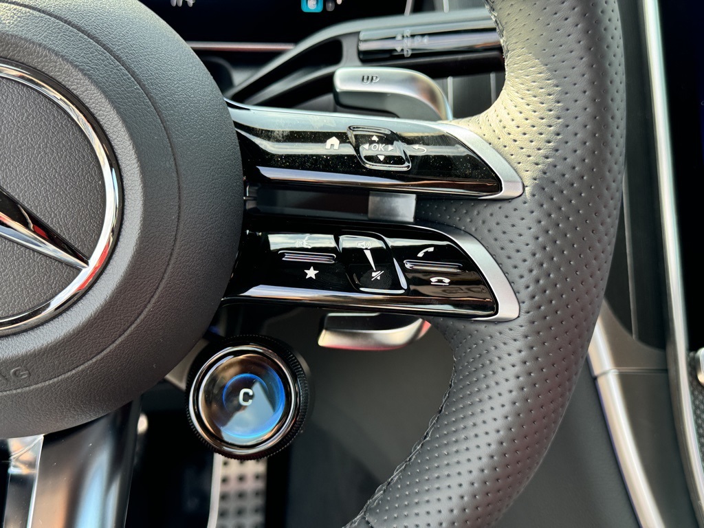 Vehicle image 23 of 27