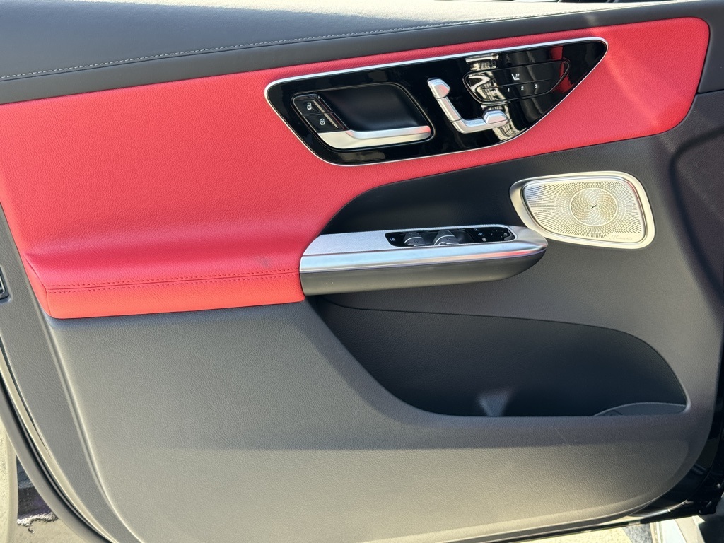Vehicle image 17 of 27