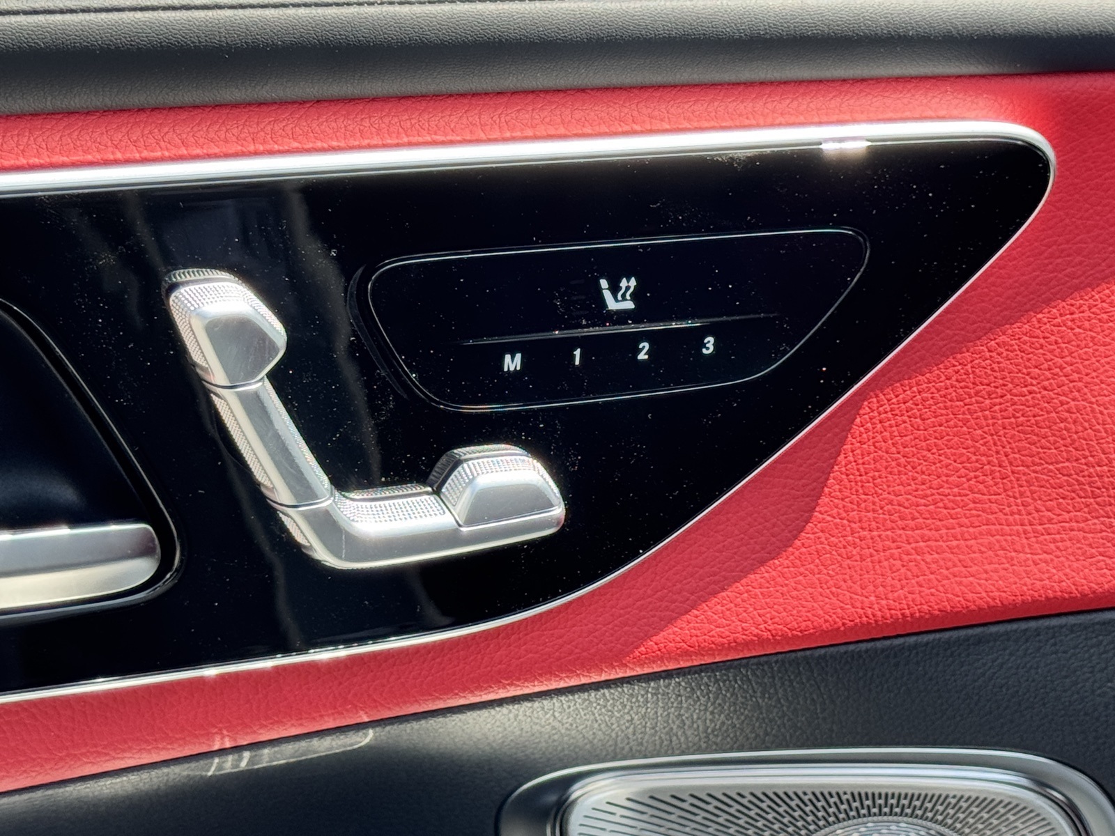 Vehicle image 26 of 33