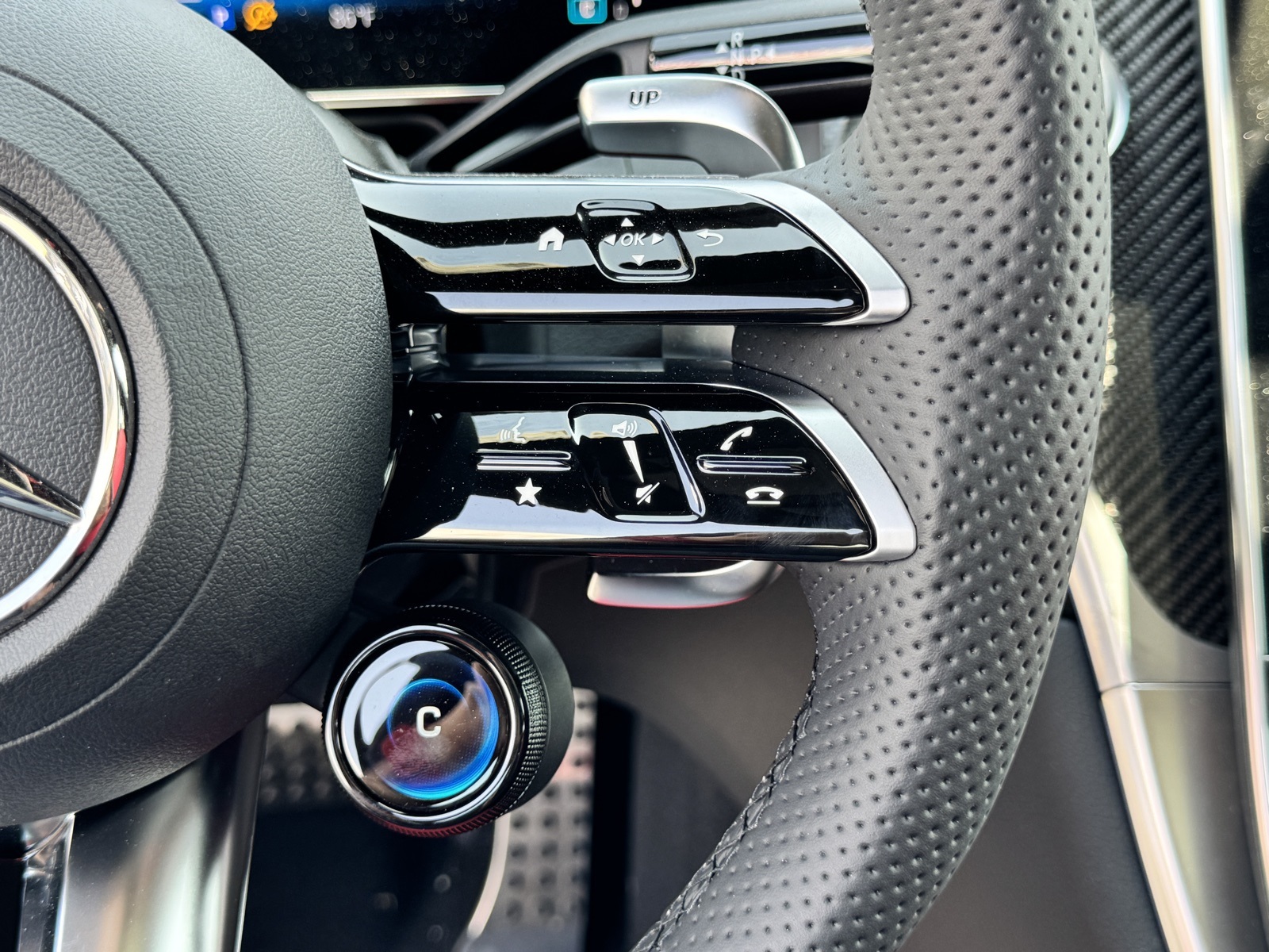 Vehicle image 28 of 33