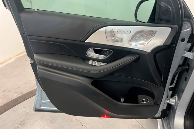 Vehicle image 14 of 25