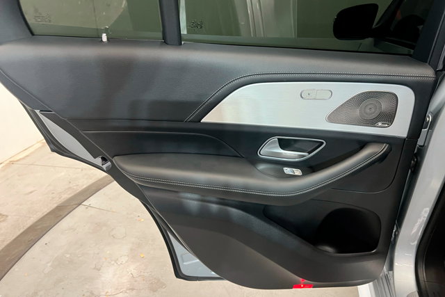Vehicle image 18 of 25