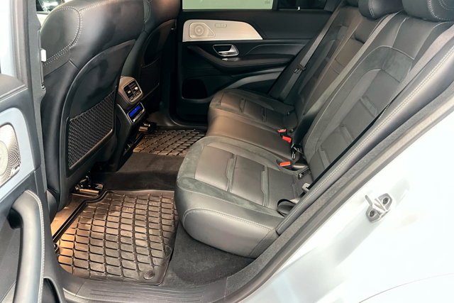 Vehicle image 21 of 25