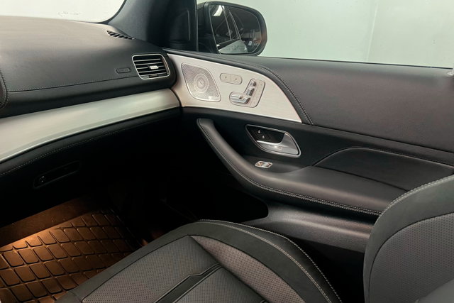 Vehicle image 10 of 25