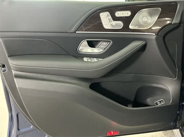 Vehicle image 28 of 39