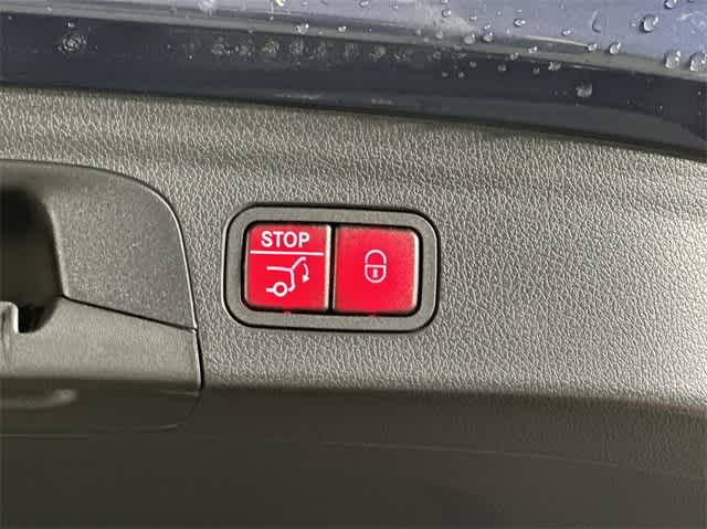 Vehicle image 31 of 39