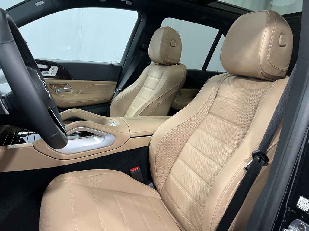 Vehicle image 13 of 24