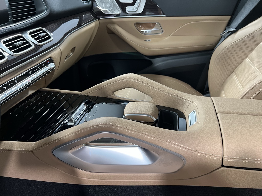 Vehicle image 21 of 24