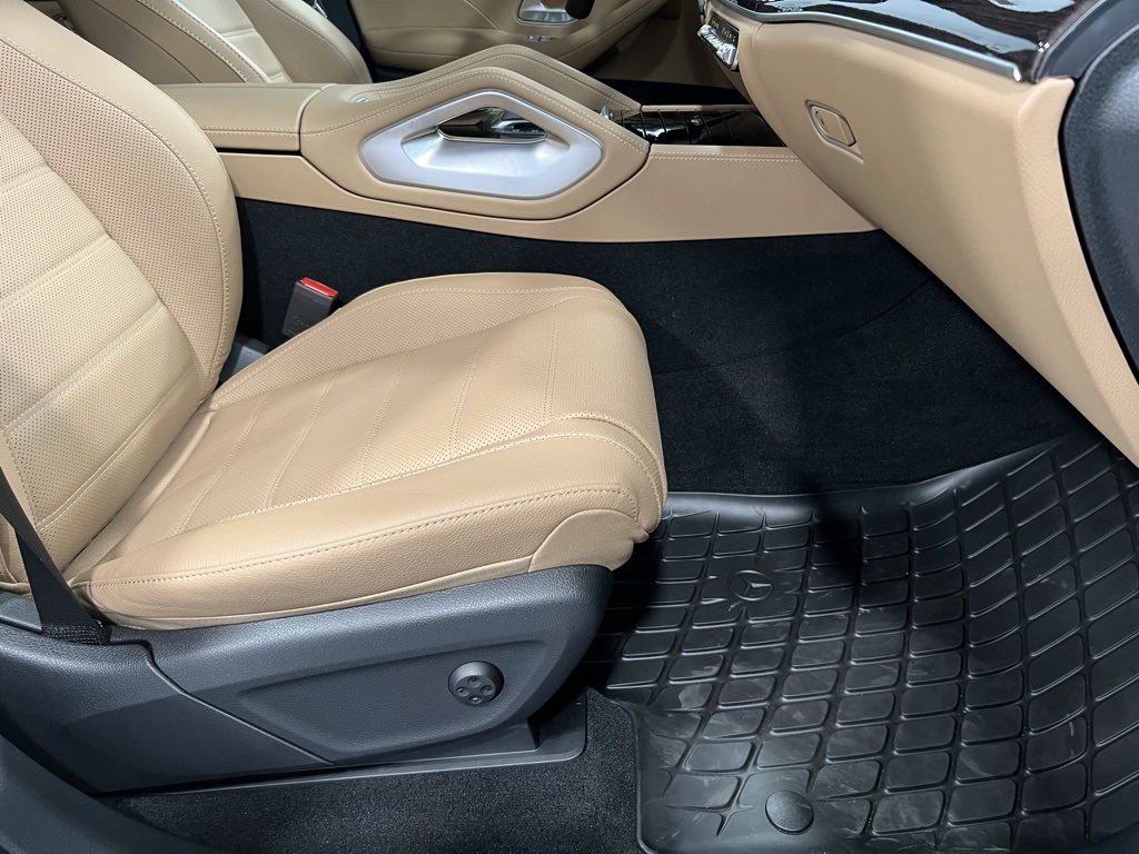Vehicle image 23 of 24