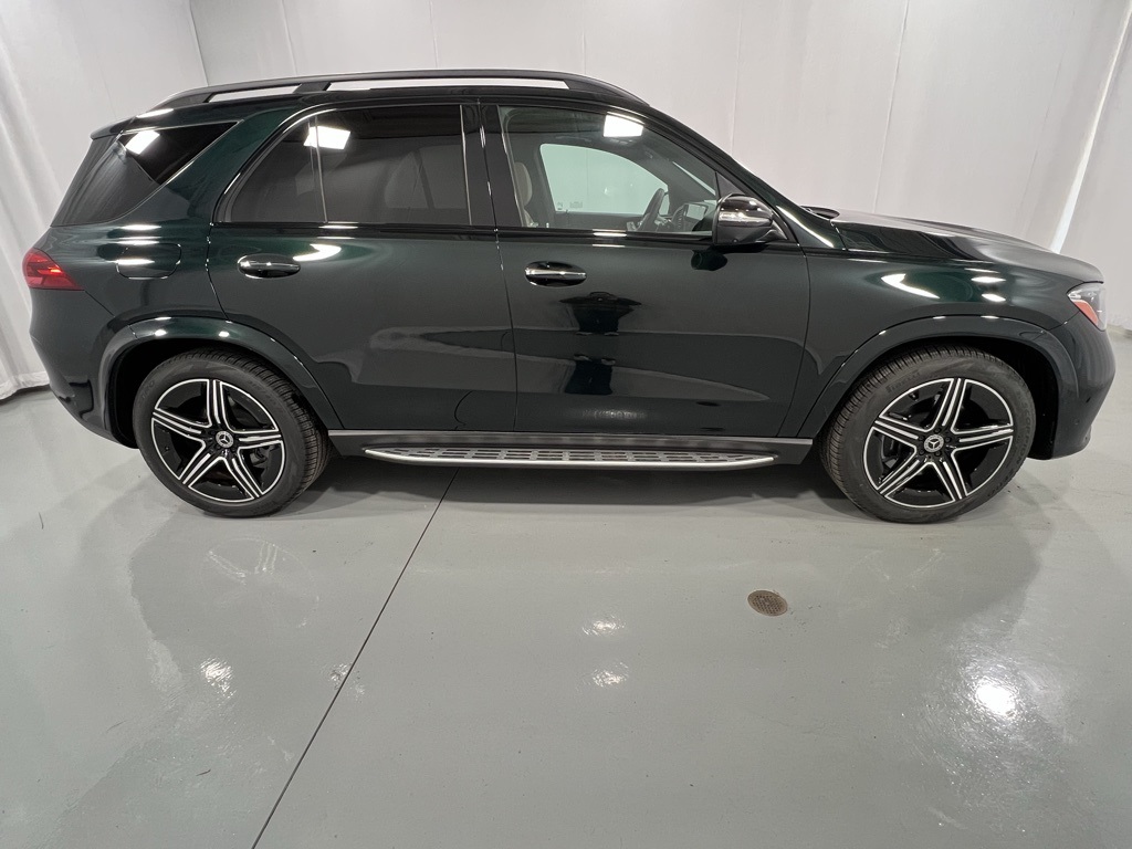 Vehicle image 4 of 24