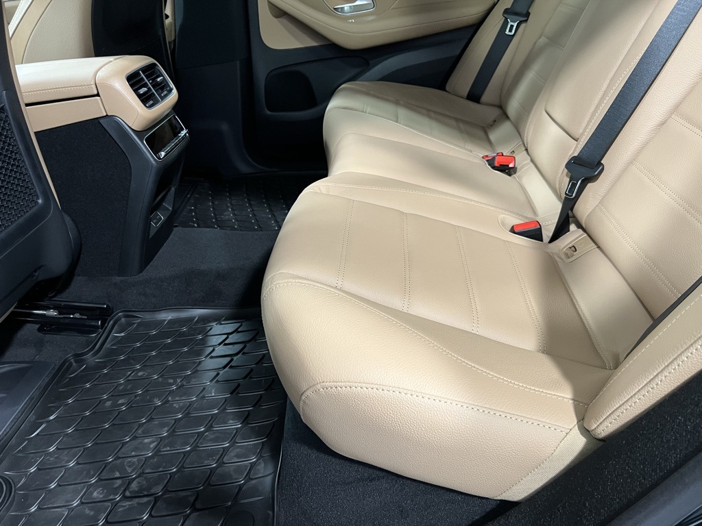 Vehicle image 16 of 24