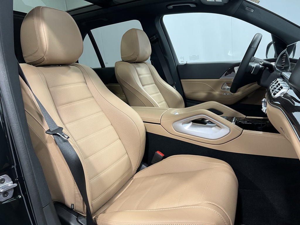 Vehicle image 14 of 24