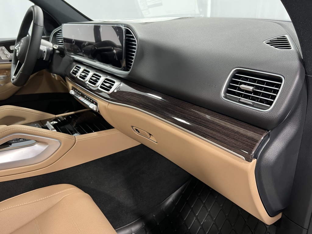 Vehicle image 18 of 24
