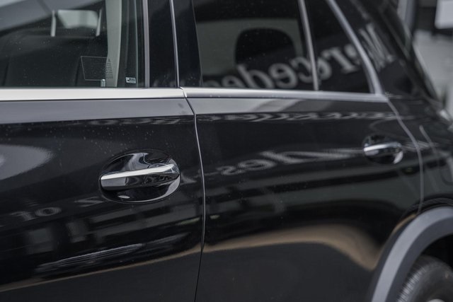 Vehicle image 16 of 45