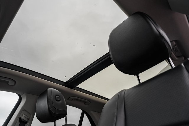 Vehicle image 32 of 45