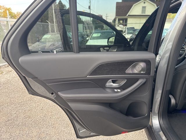 Vehicle image 12 of 14
