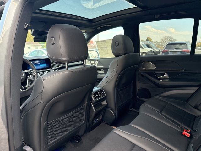 Vehicle image 11 of 14