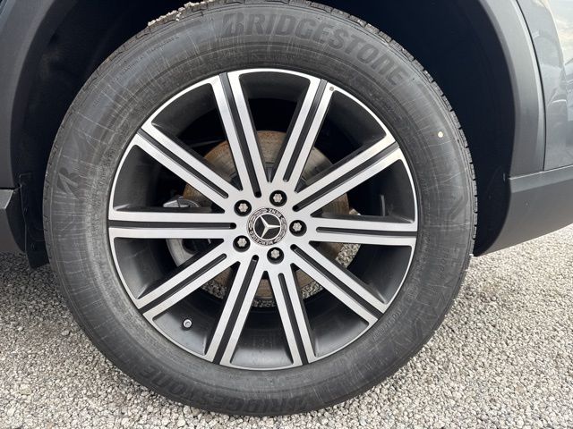 Vehicle image 13 of 14