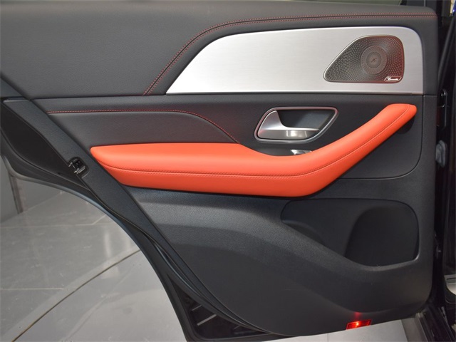 Vehicle image 34 of 51