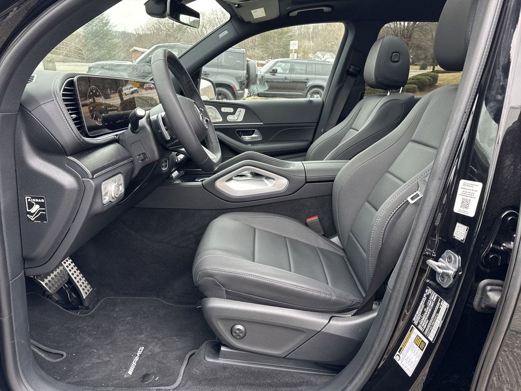 Vehicle image 25 of 31